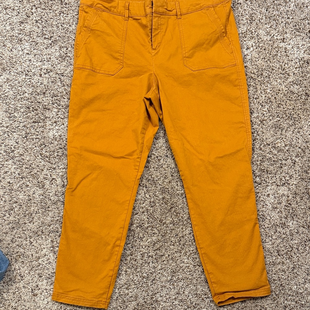 Old Navy Women's Mustard Cropped Pants